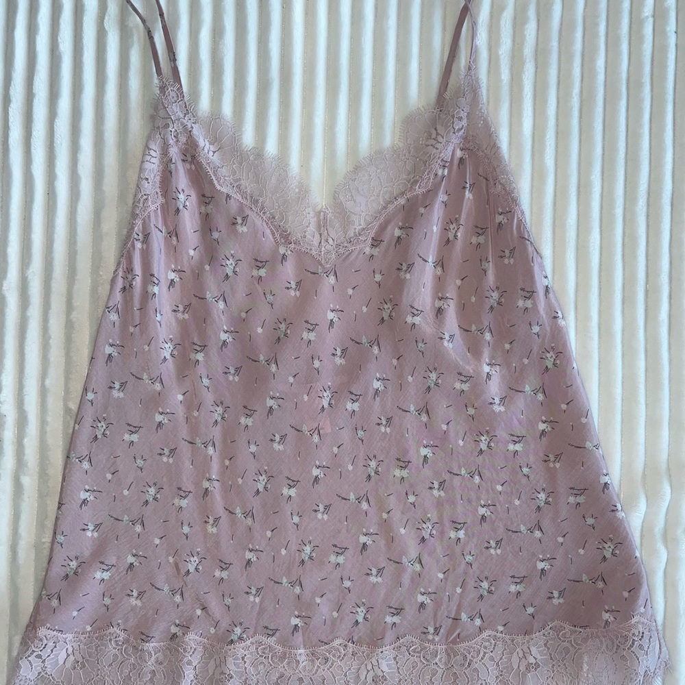 Womans Victoria’s Secret sleep tank